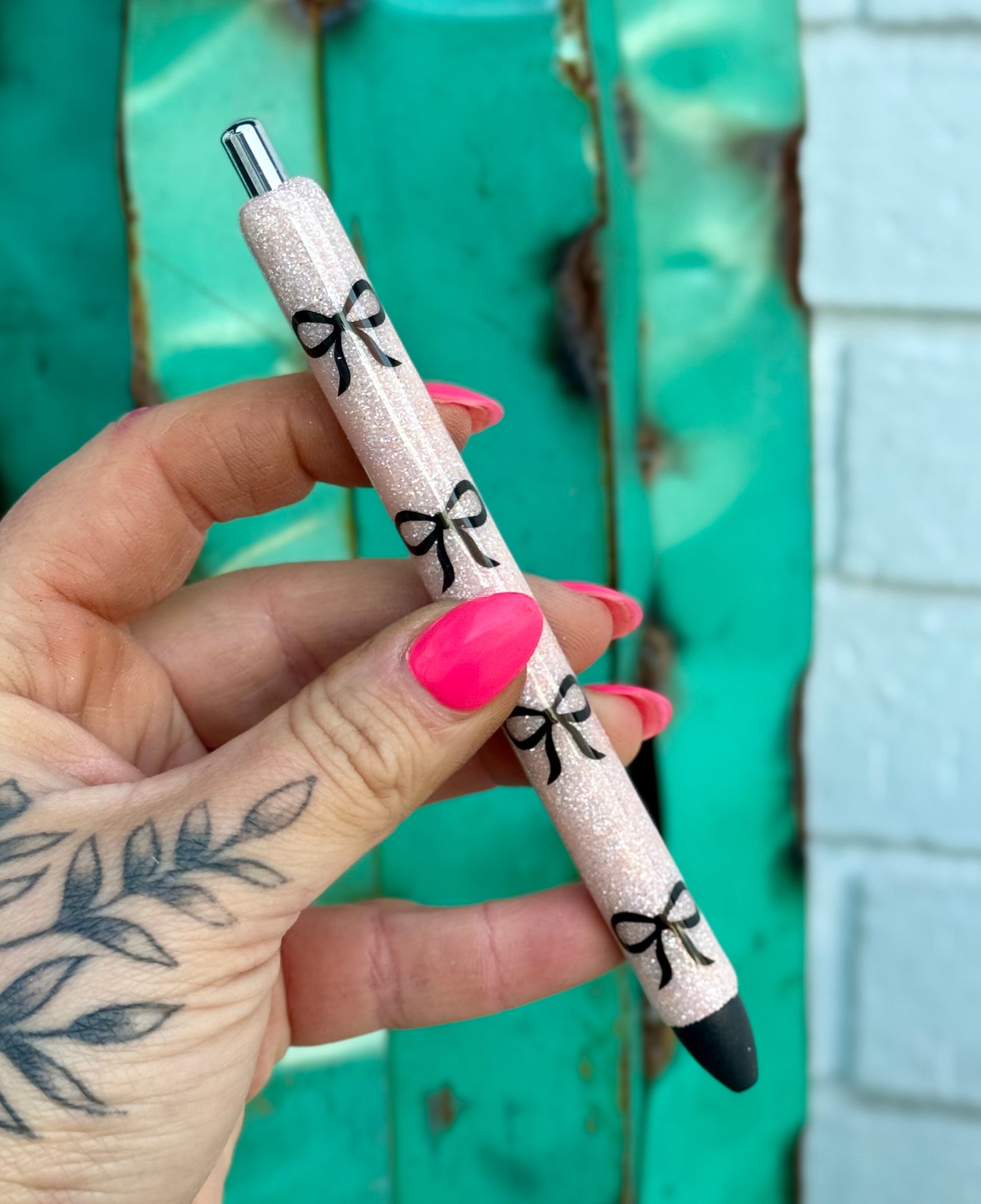 Cream with Bows Glitter Pen Pre-Order