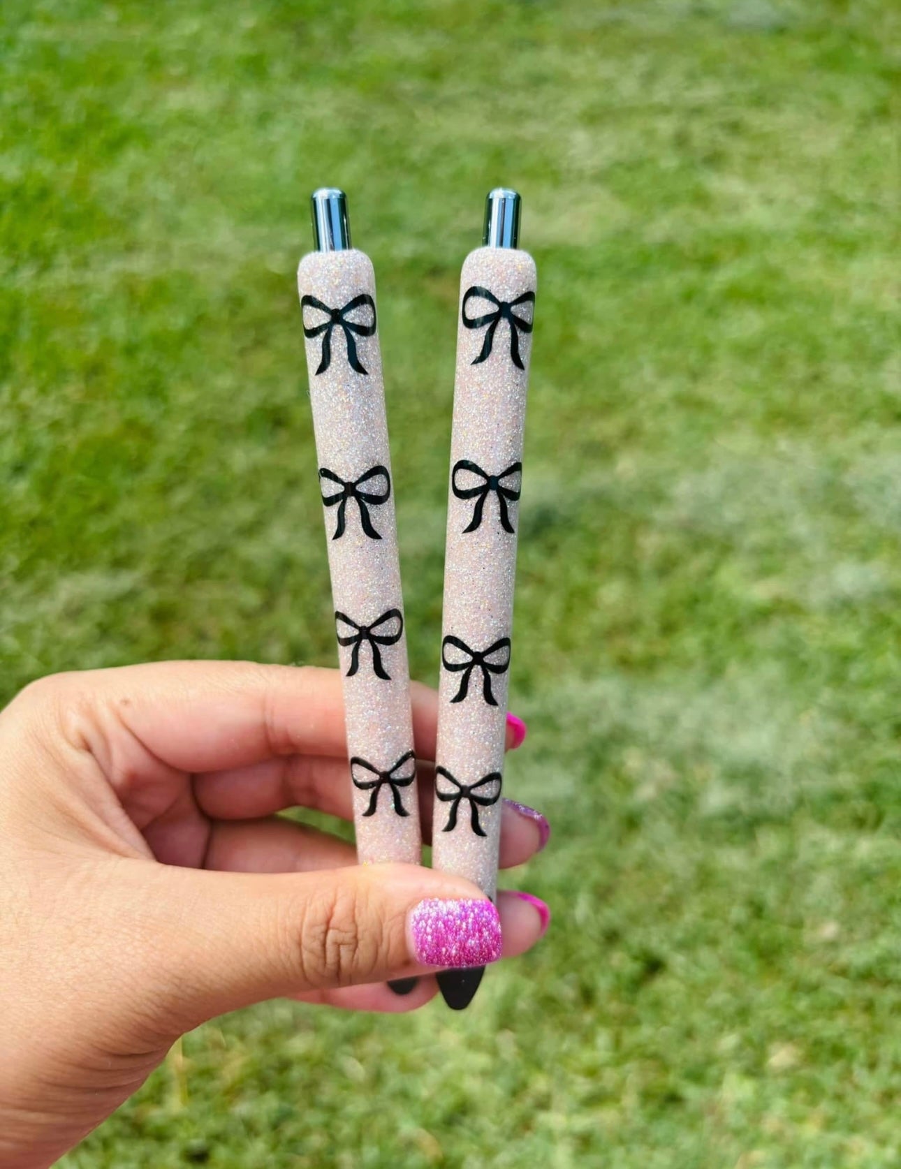 Cream with Bows Glitter Pen Pre-Order