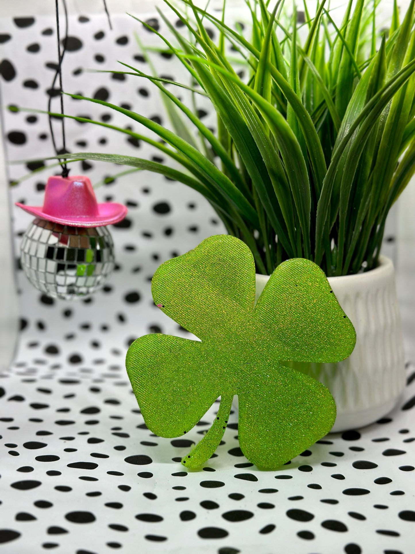 🍀Large HOLOGRAPHIC 4 leaf Clover🍀