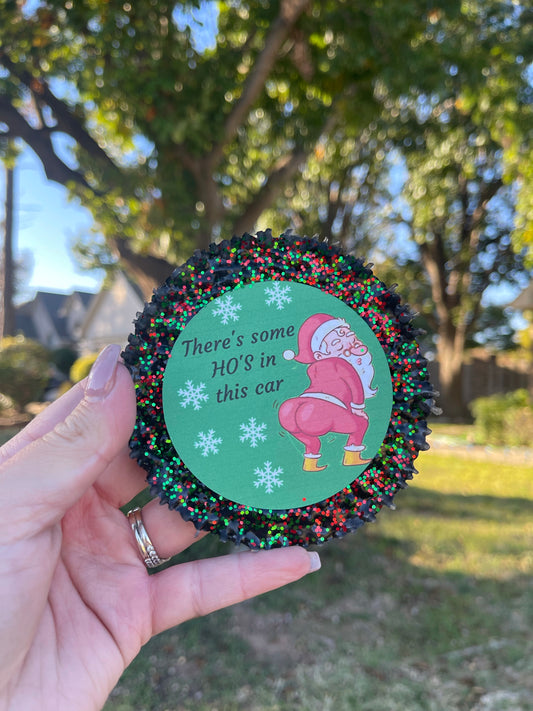 Ho’s in this car 💚